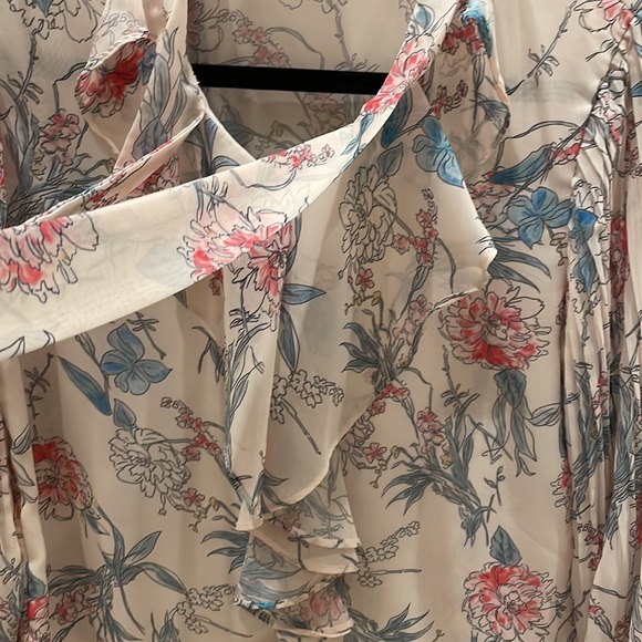 Stylish cute floral blouse - Picture 3 of 4